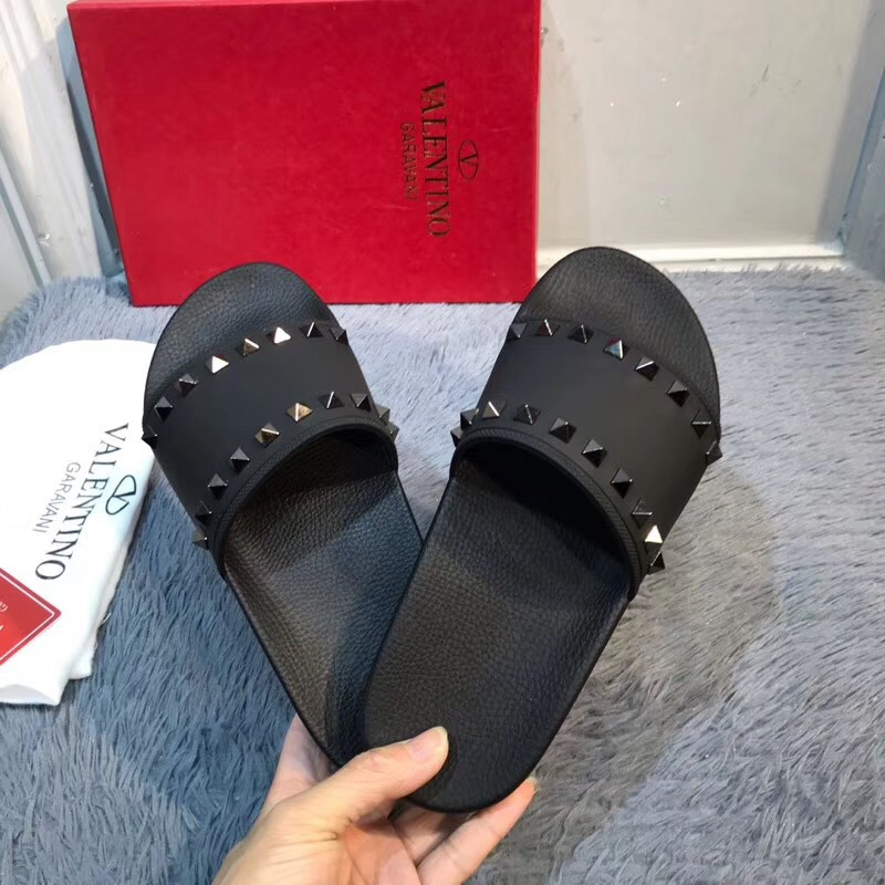Valentino Rockstud Rubber Sandal(Black)