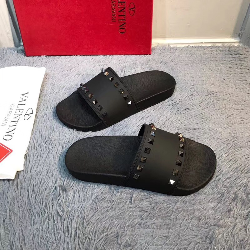 Valentino Rockstud Rubber Sandal(Black)